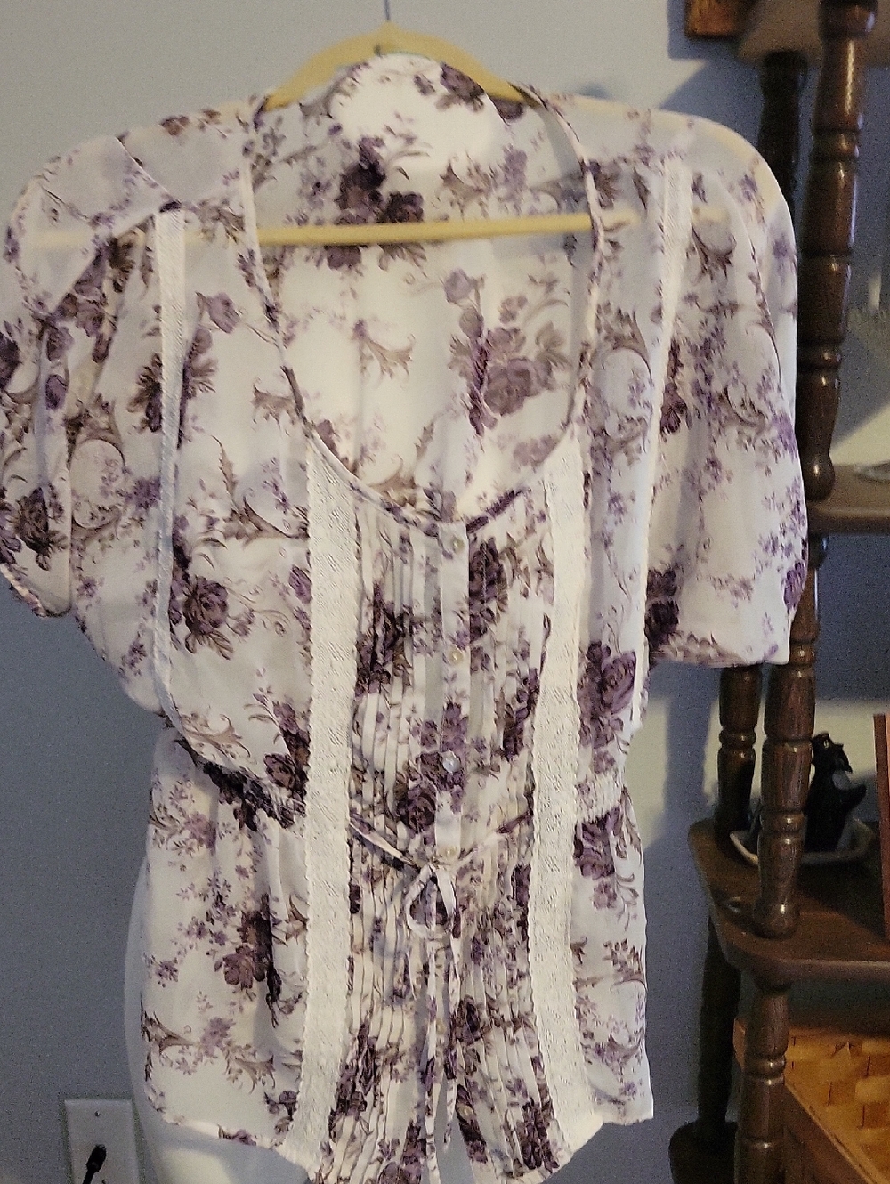 Maurices Floral Print Blouse in Lavender and Cream...size XL